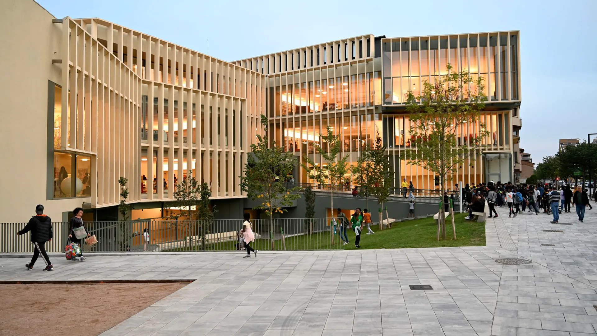 La biblioteca visible del exterior: concepto arquitectónico