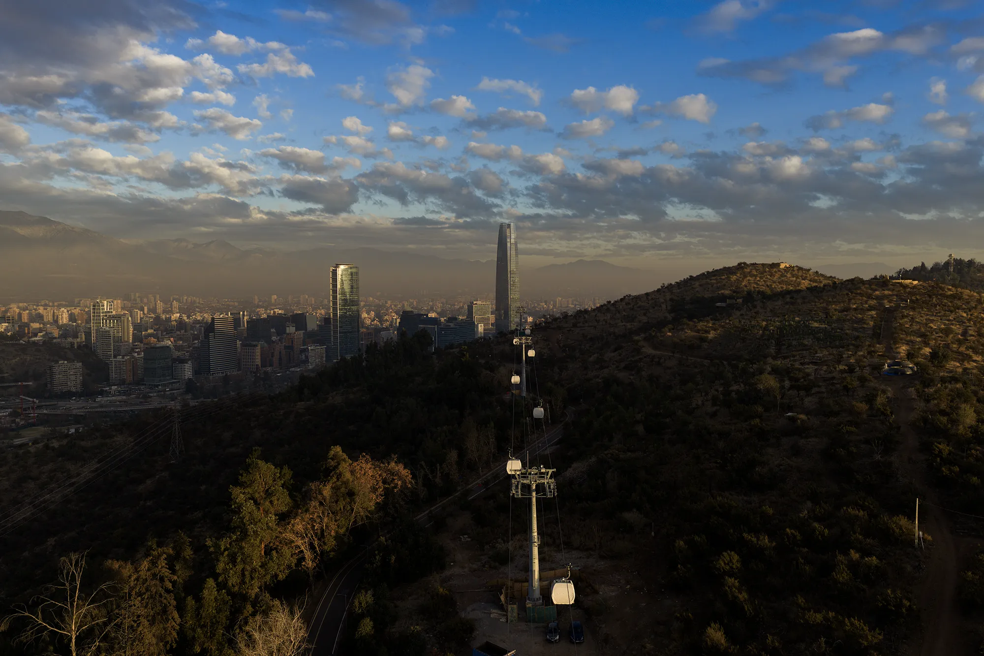 Ilustración para artículo: Teleférico Bicentenario 2027: La revolución en conectividad que potenciará tu inversión en Huechuraba